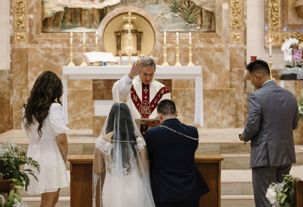 el-lasso-costamesacalifornia-stjohnthebaptistcatholicchurch-wedding-324-1024x700-1754383295.jpg