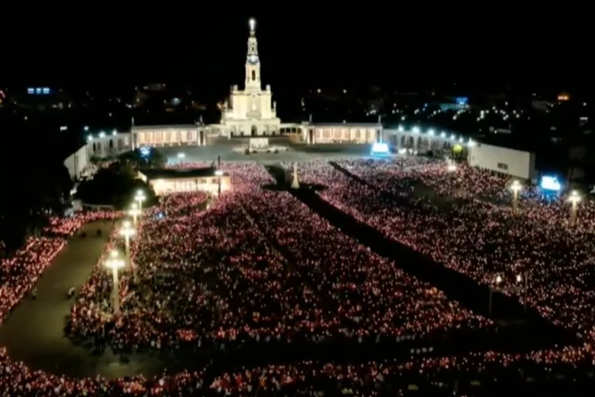 rosario-procesion-velas-fatima-1778726272.webp