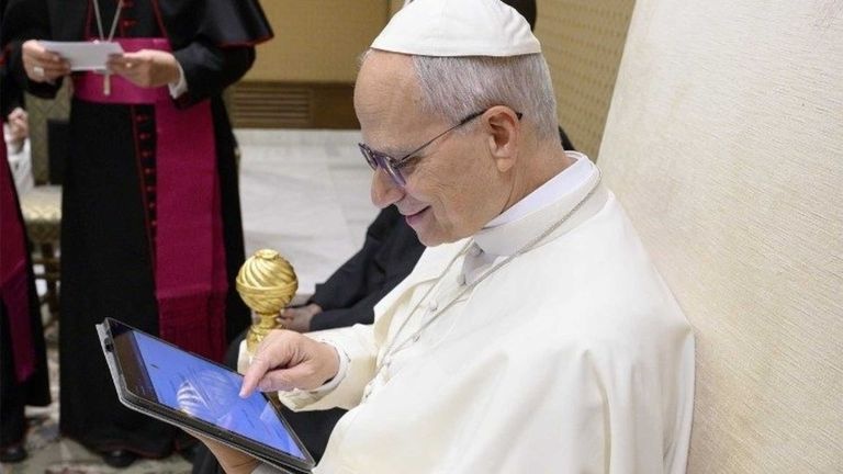ipad-pope-1780279101.jpg